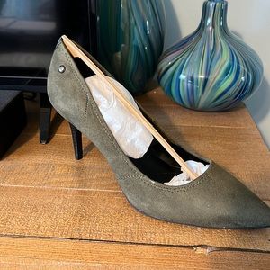 Stevie heels by Simply Vera. Brand new in box. Never worn. Size 10. Color: olive